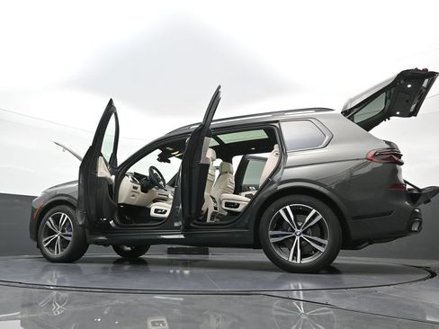 New 2026 BMW X7 xDrive40i w/ M Sport Package AWD/4WD image 42