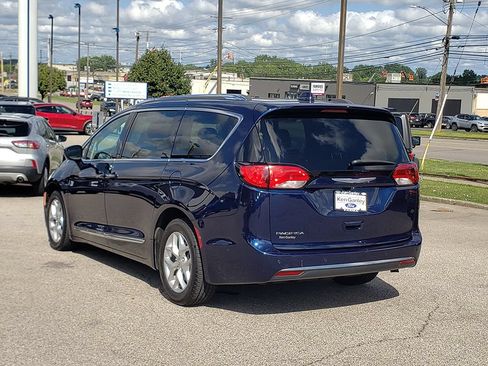 Used 2018 Chrysler Pacifica Touring-L w/ Advanced Safetytec Group FWD image 7