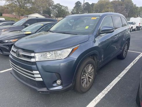 Used 2019 Toyota Highlander XLE image 3