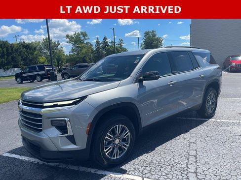 Used 2026 Chevrolet Traverse LT AWD/4WD image 1