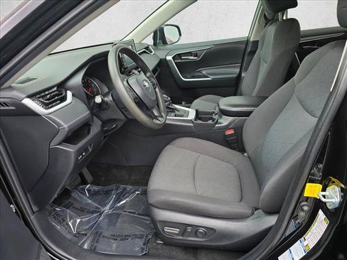 Used 2021 Toyota RAV4 XLE AWD/4WD image 16