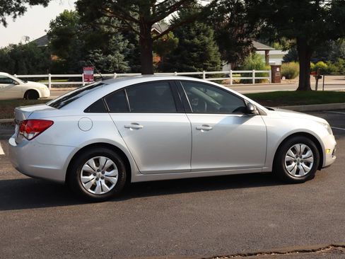 Used 2016 Chevrolet Cruze LS FWD image 4