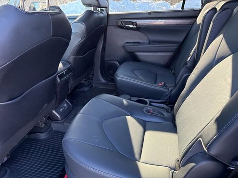 Used 2022 Toyota Highlander Limited image 26
