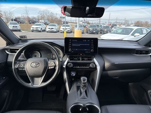 Used 2022 Toyota Venza XLE image 17