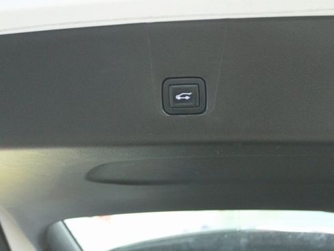 Used 2022 Chevrolet Traverse RS image 14