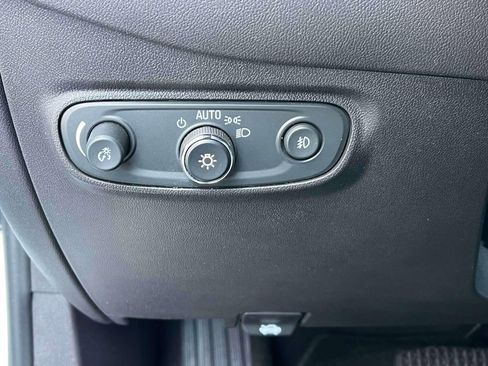 Used 2024 Chevrolet Equinox Premier image 30