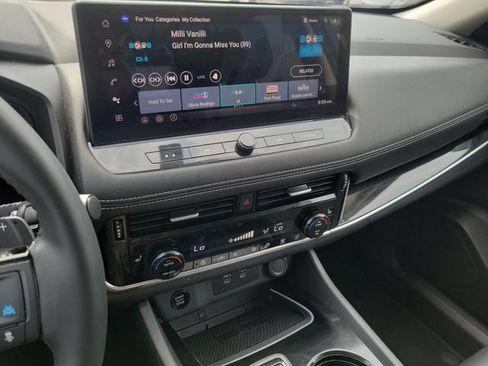 Used 2026 Nissan Rogue SL FWD image 21