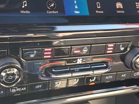 Used 2023 Jeep Grand Cherokee Limited image 26