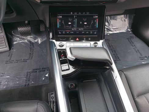 Used 2024 Audi Q8 e-tron Premium Plus w/ Premium Plus Package AWD/4WD image 22