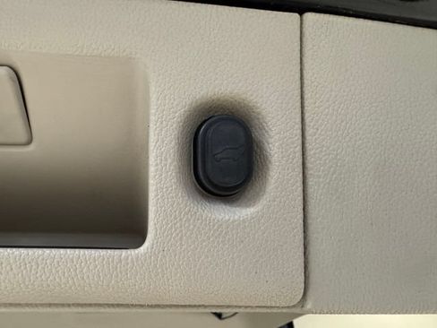 Used 2015 GMC Yukon Denali RWD image 25