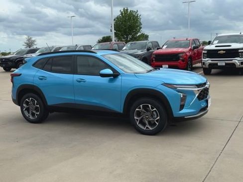 New 2026 Chevrolet Trax LT image 2