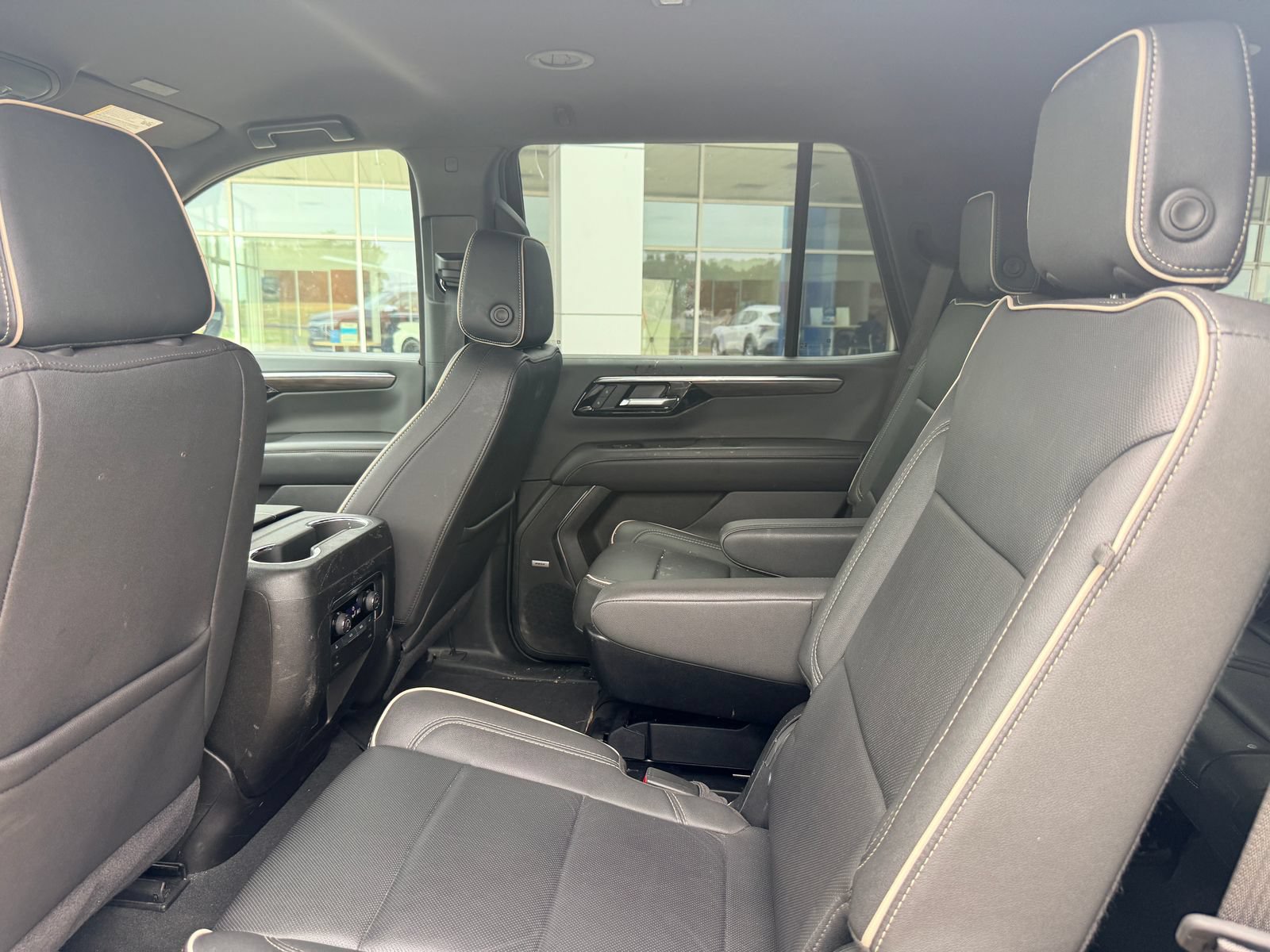 Used 2025 Chevrolet Tahoe Premier AWD/4WD image 18