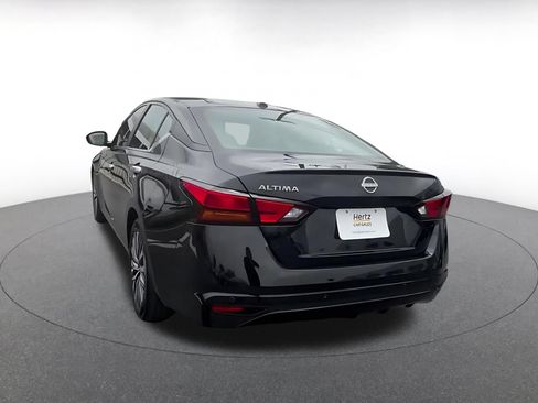 Used 2025 Nissan Altima 2.5 SV FWD image 12
