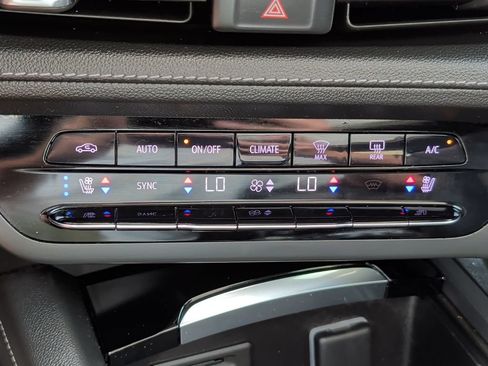 Used 2023 Buick Envision Avenir AWD/4WD image 23
