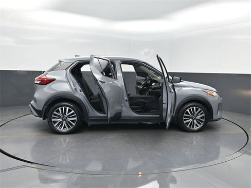 Used 2023 Nissan Kicks SV image 33