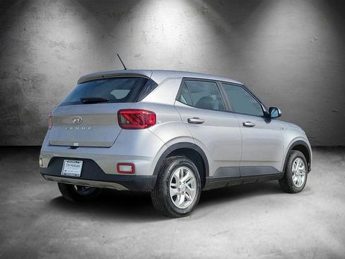 New 2026 Hyundai Venue SE image 3