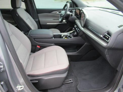 Used 2026 Chevrolet Traverse LT FWD image 10