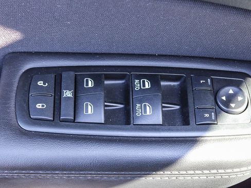 Used 2015 Chrysler 200 Limited w/ Convenience Group image 17