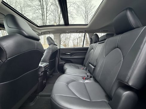 Used 2024 Toyota Grand Highlander Limited image 31