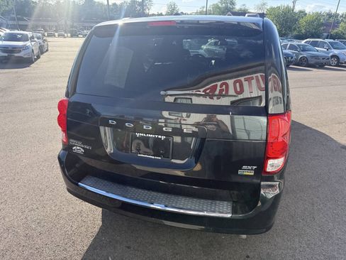Used 2019 Dodge Grand Caravan SXT FWD image 8