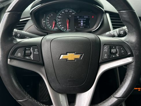Used 2019 Chevrolet Trax LT w/ LT Convenience Package FWD image 21