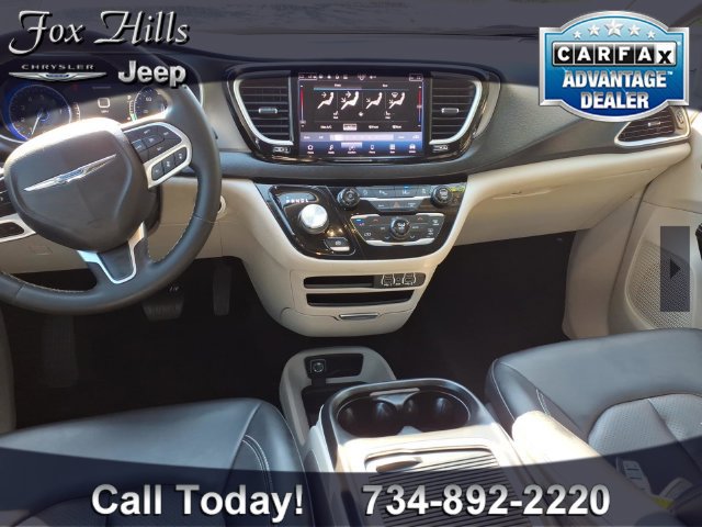 Used 2023 Chrysler Pacifica Touring-L FWD image 14