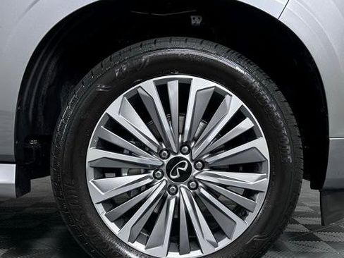 Certified 2025 INFINITI QX80 Sensory image 10