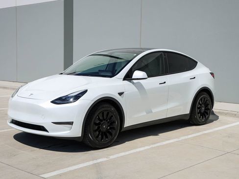 Used 2023 Tesla Model Y Long Range AWD/4WD image 4