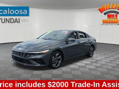 Used 2024 Hyundai Elantra Limited image 3