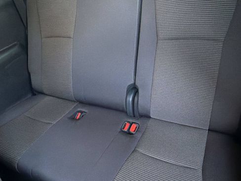 Used 2025 Toyota Highlander LE FWD image 34