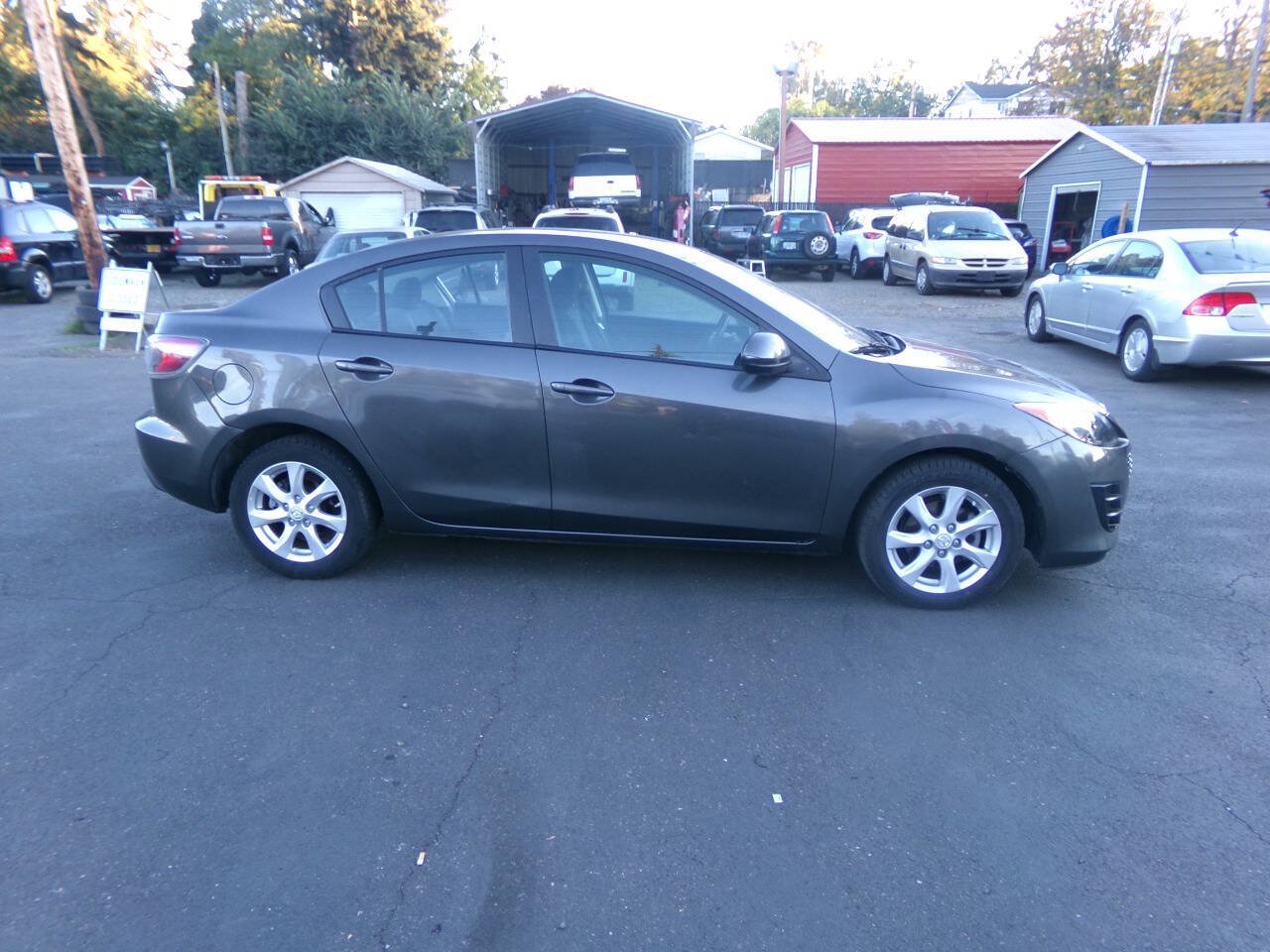 Used 2010 MAZDA MAZDA3 i Touring FWD image 4