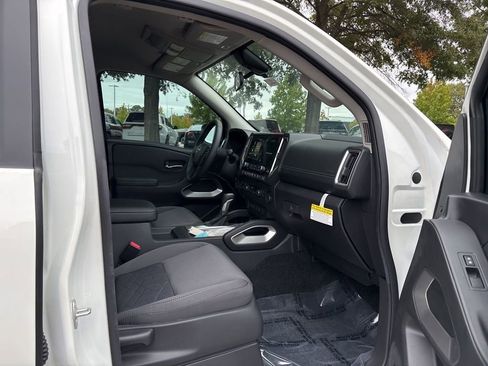New 2025 Nissan Frontier SV w/ SV Convenience Package AWD/4WD image 19