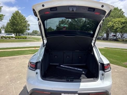 Used 2022 Porsche Macan AWD/4WD image 8