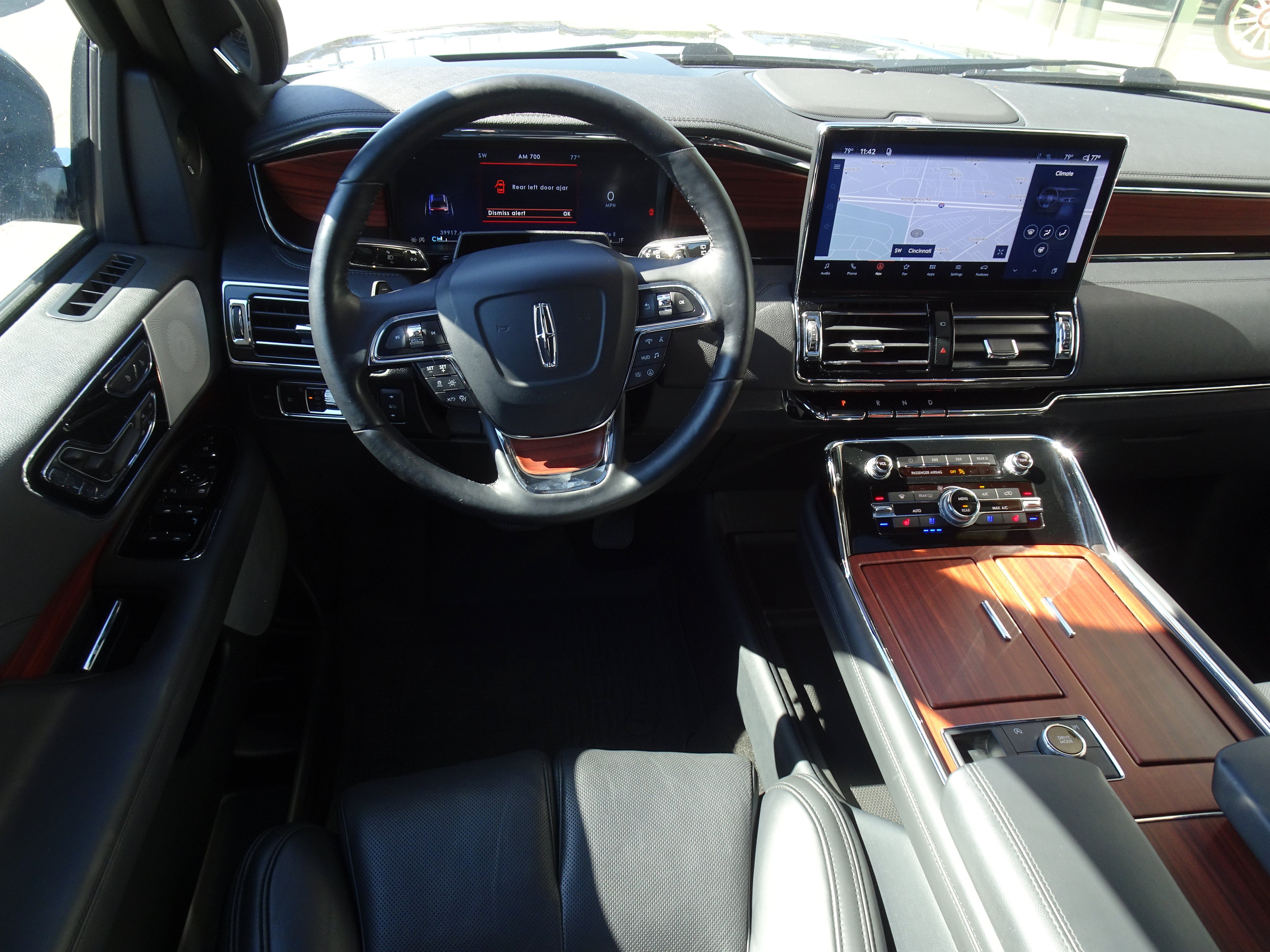Used 2024 Lincoln Navigator Reserve AWD/4WD image 16