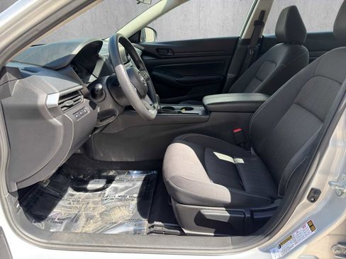Used 2024 Nissan Altima 2.5 S FWD image 10