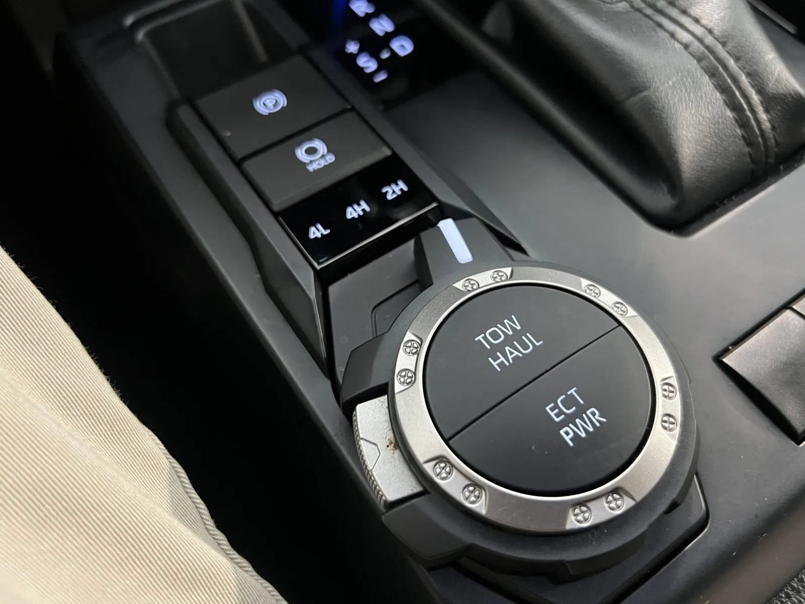 Used 2025 Toyota Tacoma SR5 AWD/4WD image 24