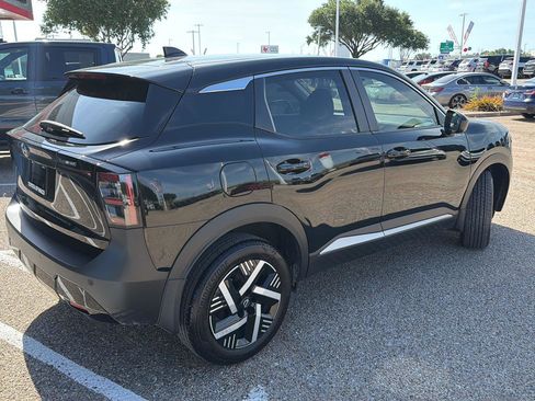 Used 2025 Nissan Kicks SV FWD image 3