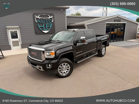 Used 2015 GMC Sierra 2500 Denali w/ Duramax Plus Package AWD/4WD image 2