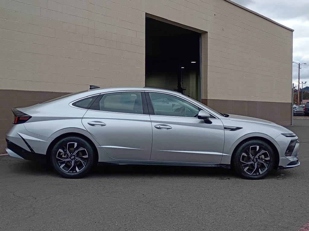 Certified 2025 Hyundai Sonata SEL FWD image 3