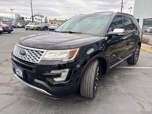 Used 2016 Ford Explorer Platinum image 3