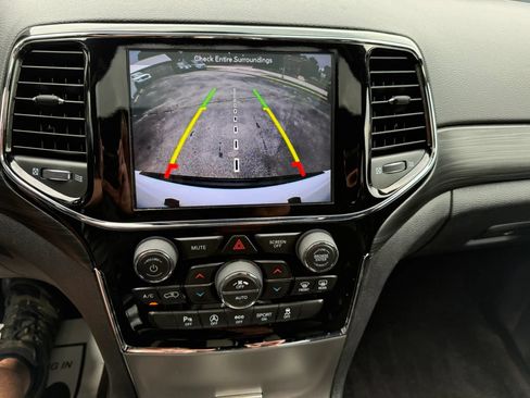Used 2019 Jeep Grand Cherokee Altitude AWD/4WD image 14