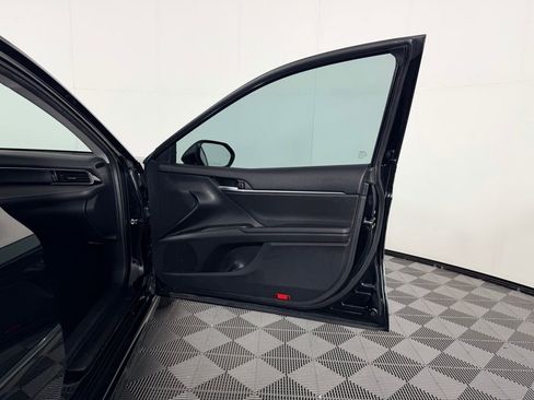 Used 2024 Toyota Camry SE image 31