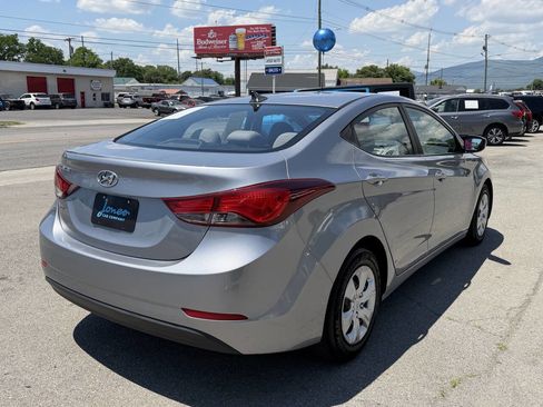 Used 2016 Hyundai Elantra SE FWD image 6