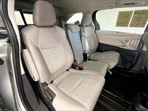 Used 2022 Toyota Sienna LE AWD/4WD image 19