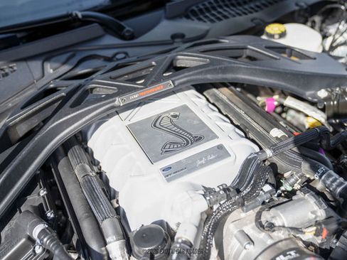 Used 2022 Ford Mustang Shelby GT500 w/ Technology Package image 16