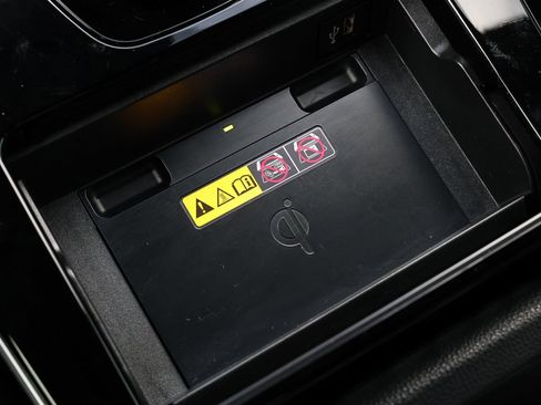 Used 2024 Toyota bZ4X XLE image 5