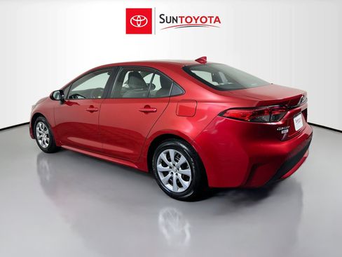 Used 2021 Toyota Corolla LE image 6