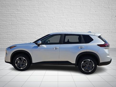 Used 2025 Nissan Rogue SV AWD/4WD image 2