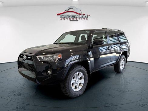 Used 2024 Toyota 4Runner SR5 AWD/4WD image 4