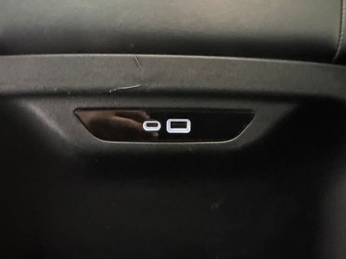 Used 2025 Chrysler Pacifica Limited FWD image 25